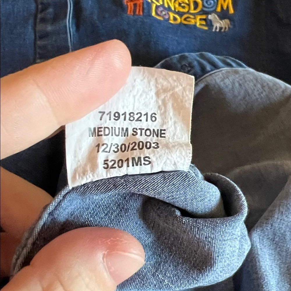 Disney Animal Kingdom Embroidered Button Down Shirt Denim Size Large - Picture 7 of 10